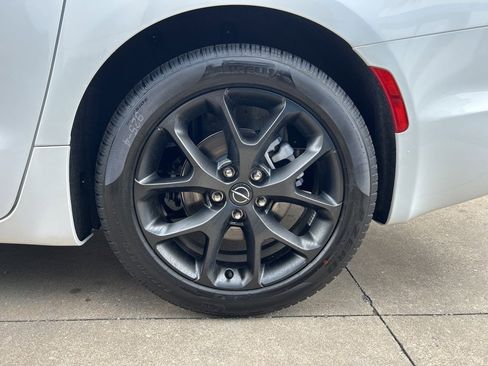 New 2026 Chrysler Pacifica Limited w/ S Appearance Package image 12