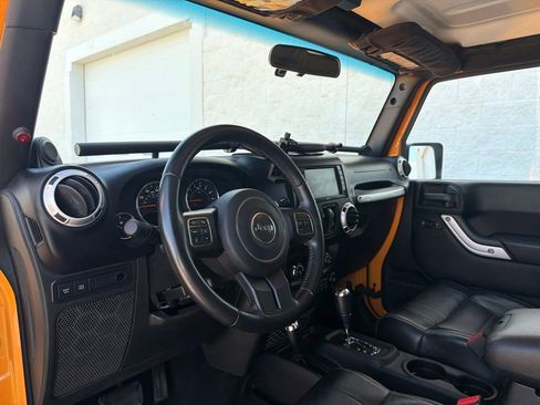 Used 2012 Jeep Wrangler Unlimited Rubicon w/ Connectivity Group AWD/4WD image 10