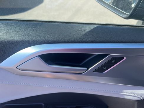 New 2025 Volkswagen Taos SE image 19