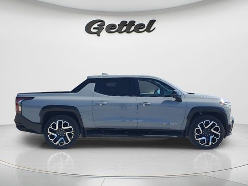 Used 2025 Chevrolet Silverado EV RST AWD/4WD image 4
