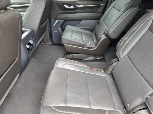 Used 2023 GMC Yukon XL Denali RWD image 32