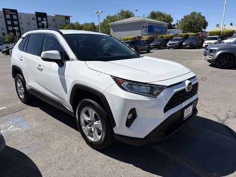 Used 2021 Toyota RAV4 XLE AWD/4WD image 6