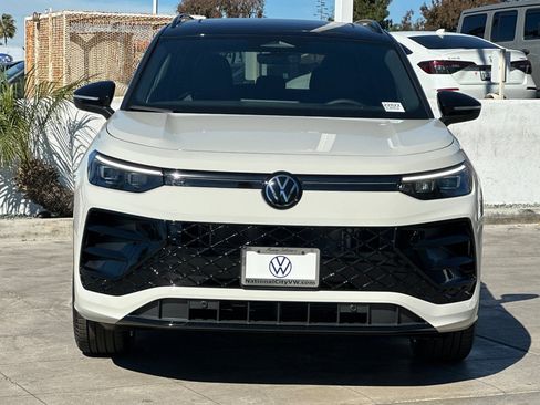 New 2026 Volkswagen Tiguan SE R-Line image 3