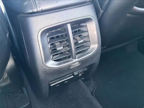 Used 2019 Jeep Cherokee Latitude Plus w/ Comfort/Convenience Group AWD/4WD image 11