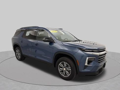 Used 2024 Chevrolet Traverse LT FWD image 7
