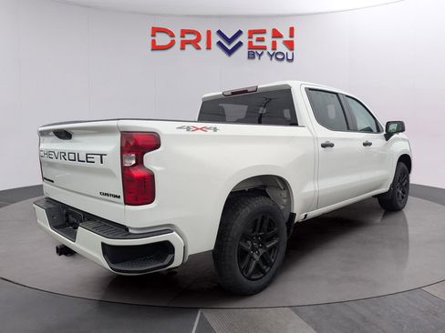 Used 2023 Chevrolet Silverado 1500 Custom image 5