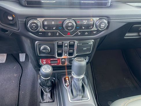 New 2025 Jeep Gladiator Mojave w/ Safety Group image 25