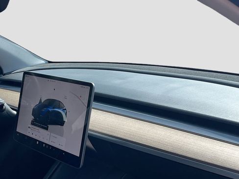 Used 2024 Tesla Model Y Long Range RWD image 30
