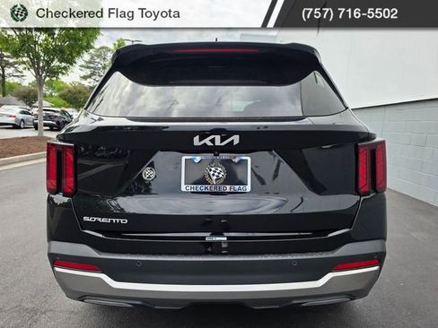 Used 2024 Kia Sorento S FWD image 9