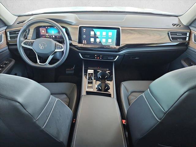 Used 2024 Volkswagen Atlas SE w/ Panoramic Sunroof Package FWD image 18