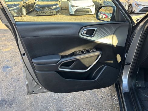 Used 2025 Kia Soul LX w/ LX Technology Package image 20