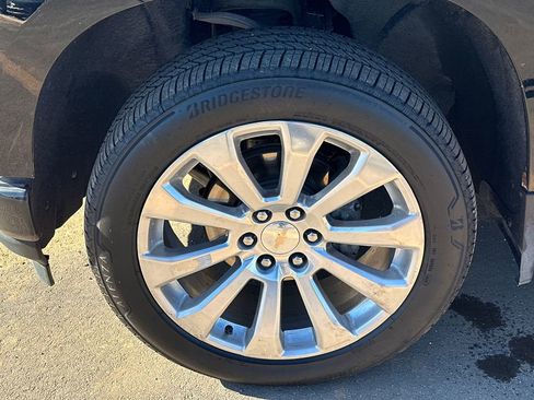 Used 2022 Chevrolet Silverado 1500 High Country w/ Technology Package image 11