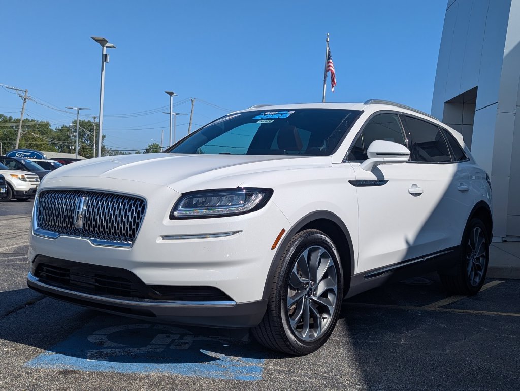 Used 2023 Lincoln Nautilus Reserve AWD/4WD image 7