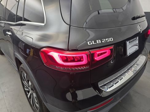 Used 2021 Mercedes-Benz GLB 250 w/ Premium Package image 14