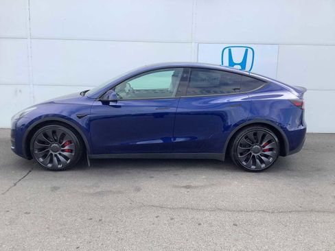 Used 2024 Tesla Model Y Performance image 3
