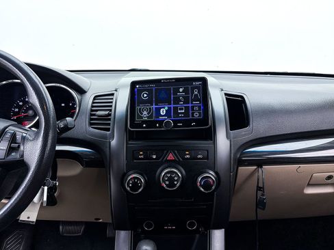 Used 2013 Kia Sorento LX image 4