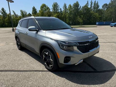 Used 2024 Kia Seltos EX FWD image 2