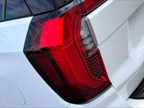 Used 2025 GMC Yukon XL Denali image 22