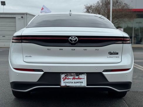 Used 2023 Toyota Crown Limited image 10