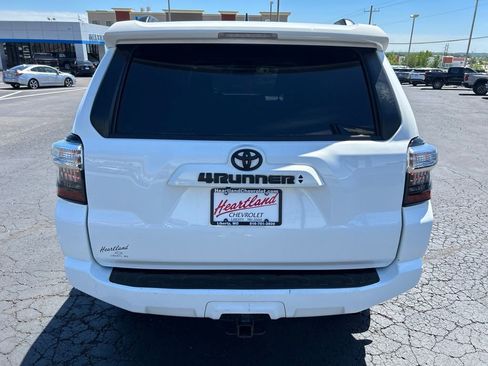 Used 2022 Toyota 4Runner SR5 Premium w/ Moonroof Package AWD/4WD image 6