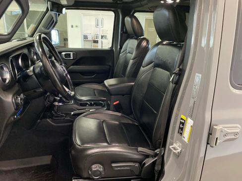 Used 2022 Jeep Wrangler Unlimited Sahara w/ Cold Weather Group image 18