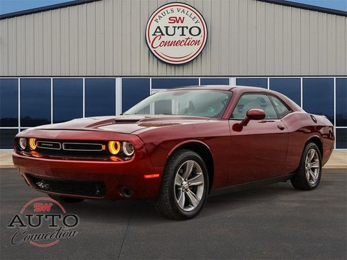 Used 2020 Dodge Challenger SXT image 3