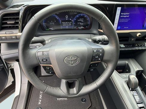 Used 2023 Toyota Crown AWD/4WD image 11