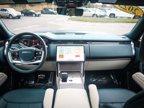 Used 2025 Land Rover Range Rover SV image 34