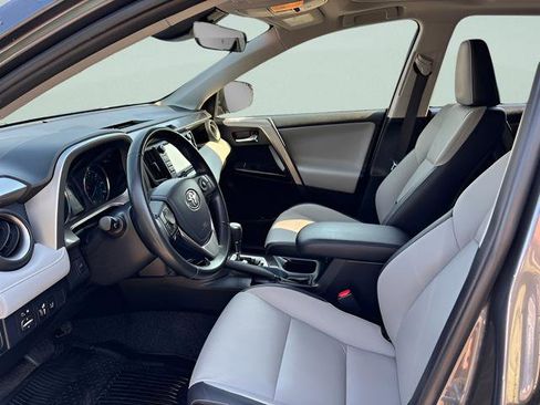Used 2018 Toyota RAV4 Limited w/ Carpet Mat Package AWD/4WD image 4