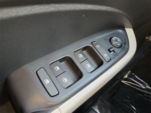 Certified 2025 Hyundai Venue SEL image 29