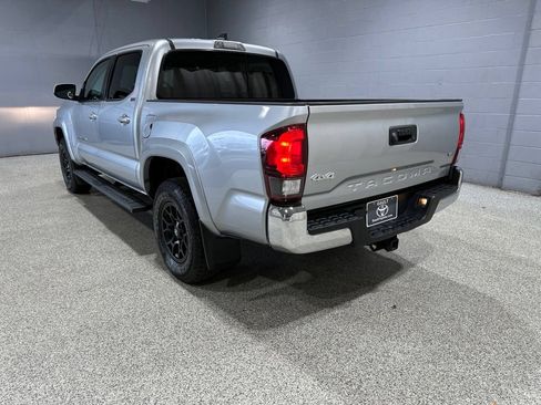 Used 2022 Toyota Tacoma SR5 AWD/4WD image 6