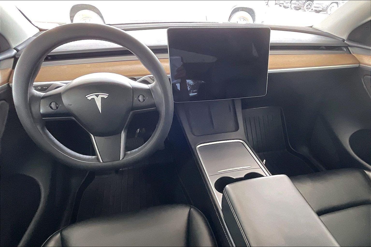 Used 2024 Tesla Model Y Long Range AWD/4WD image 2