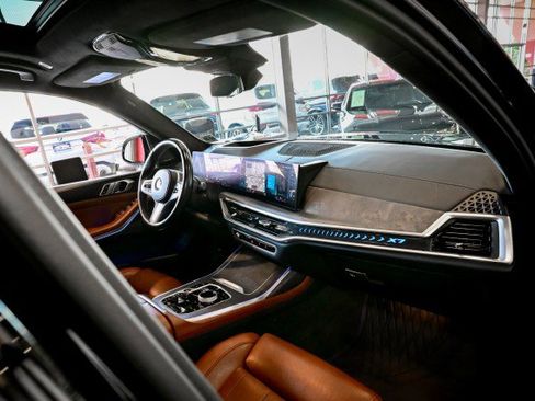 Used 2023 BMW X7 xDrive40i w/ Executive Package image 29