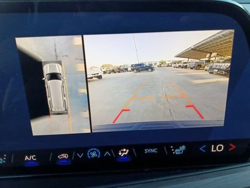 Used 2025 Chevrolet Suburban LT RWD image 9
