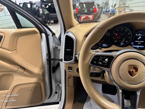 Used 2017 Porsche Cayenne Platinum Edition image 14