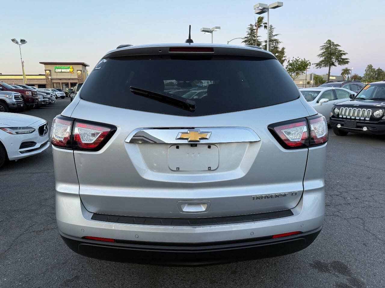 Used 2016 Chevrolet Traverse LT FWD image 6