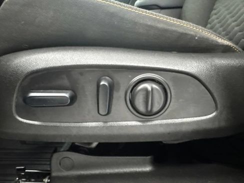 Used 2018 Chevrolet Equinox LT FWD image 10