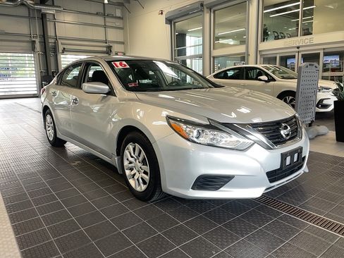 Used 2016 Nissan Altima 2.5 S w/ Power Driver Seat Package FWD image 1