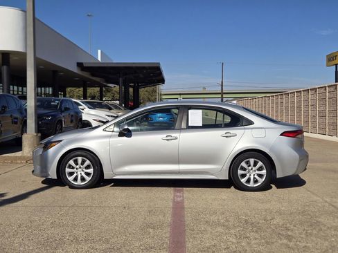 Used 2023 Toyota Corolla LE image 4