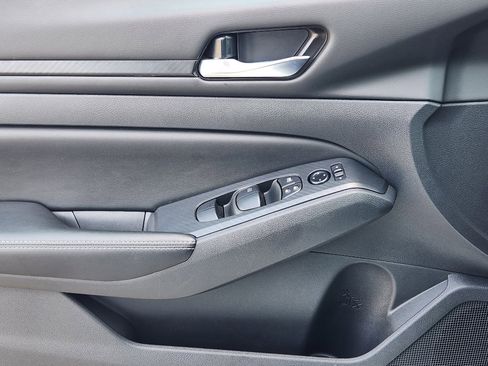 Used 2025 Nissan Altima 2.5 SV image 23