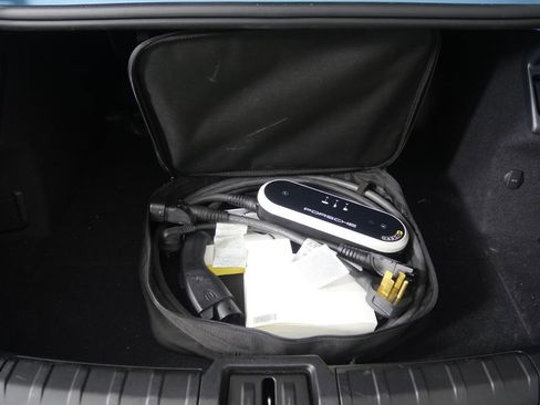 Used 2022 Porsche Taycan image 20