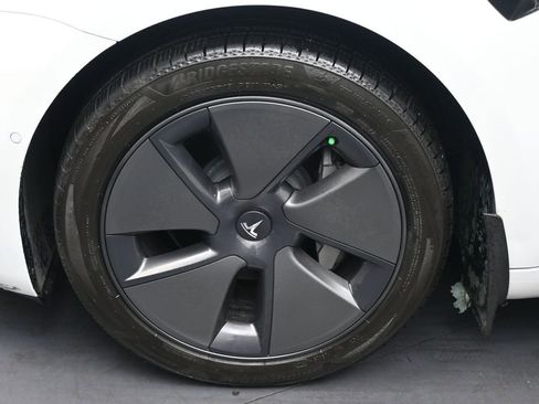 Used 2022 Tesla Model 3 Long Range AWD/4WD image 39