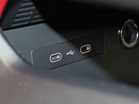 Certified 2025 Porsche Macan 4S Electric image 34