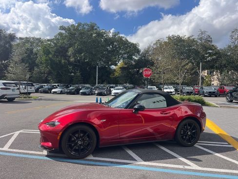 Used 2021 MAZDA MX-5 Miata Club image 9