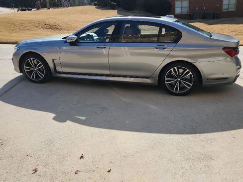 Used 2022 BMW 750i xDrive w/ Executive Package image 12