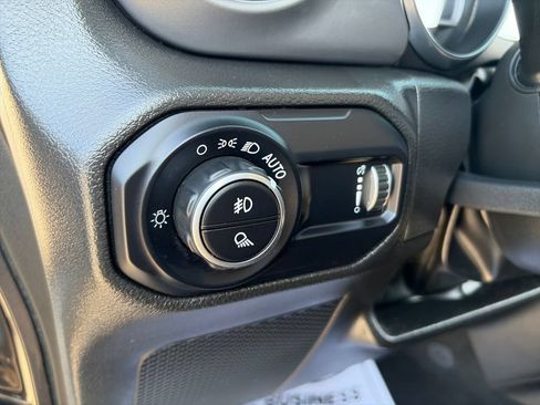 Used 2023 Jeep Gladiator Sport AWD/4WD image 18