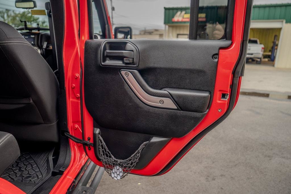 Used 2016 Jeep Wrangler Unlimited Rubicon w/ Connectivity Group AWD/4WD image 28