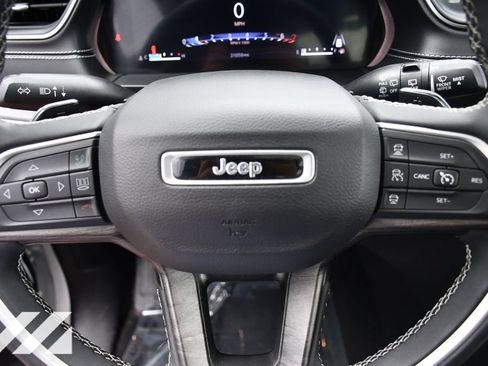 Used 2023 Jeep Grand Cherokee Limited AWD/4WD image 15
