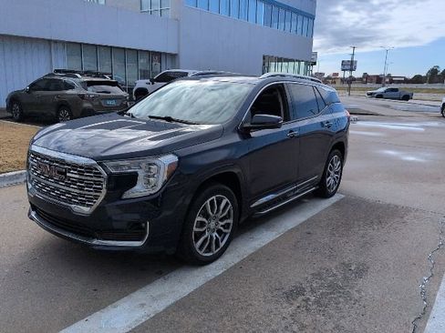 Used 2022 GMC Terrain Denali image 2