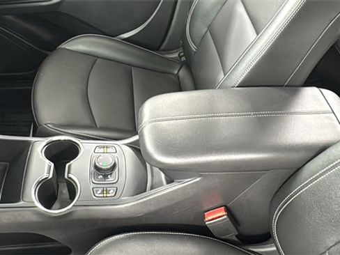 Used 2024 GMC Terrain SLT image 35